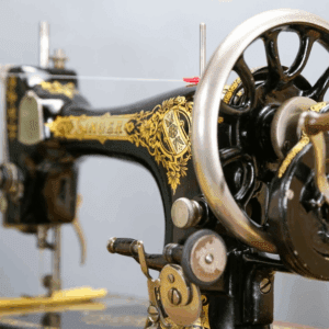 1910 Antique Singer Edwardian 28k Vibrating Shuttle Hand Sewing Machine + Case