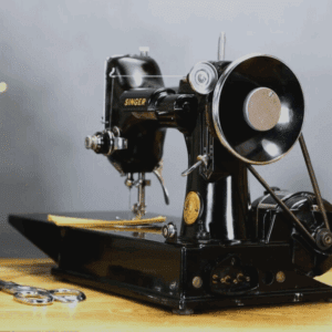 120 VOLT Vintage 1941 Singer 221k Featherweight Sewing Machine + Warranty