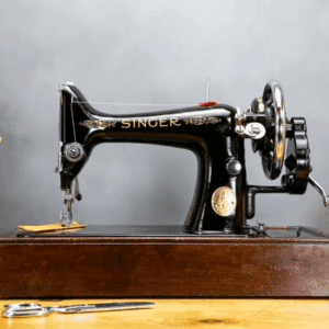 Excellent Vintage 1933 Singer 99k Hand Crank Sewing Machine + Case + Extras